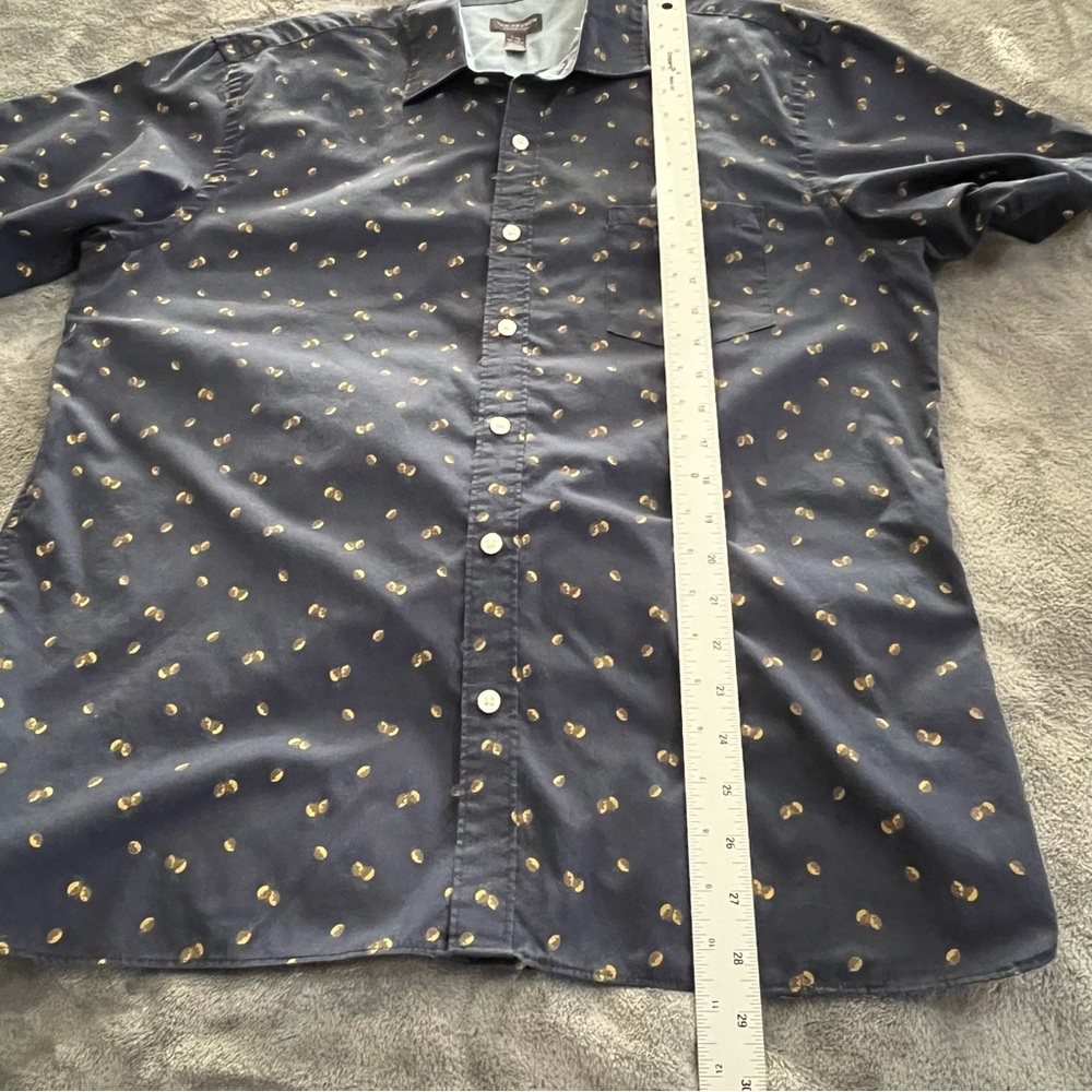 Van Heusen Large Navy Short-Sleeve Button-Down Shirt with Small Yellow Print - Picture 6 of 6